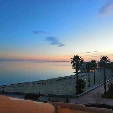 Le Sud Sur Plage Meze Bagian luar foto